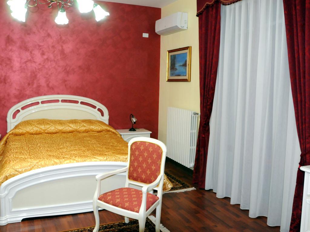 B&B Diamante Nissoria Bilik gambar